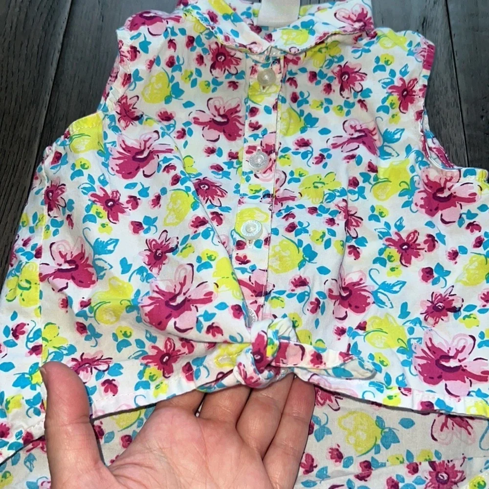 Girl, floral sleeveless button down, collared high low crop front tie shirt